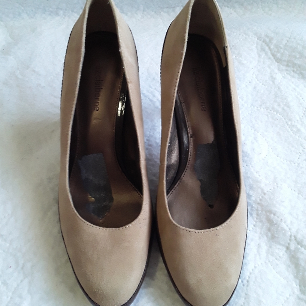 4/$20  Liz Claiborne  tan low medium heels